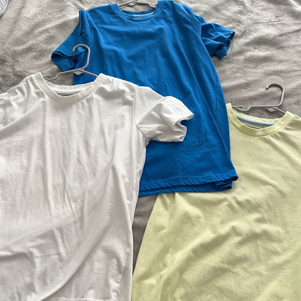 Never worn set of 3 Boys t-shirts size Large (14-16) Blue, white, and yellow
